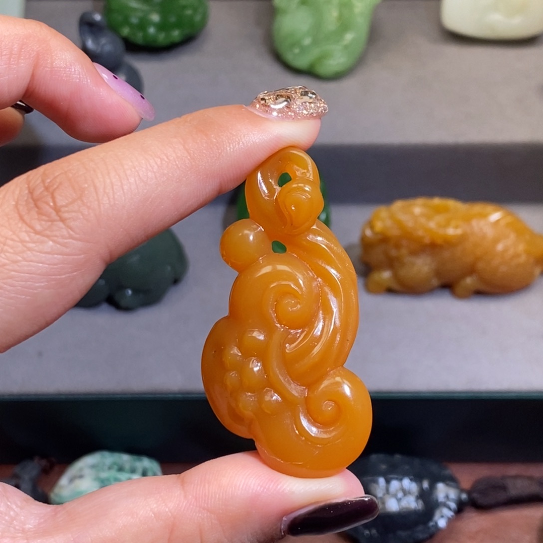 石英质玉（缅黄）合金颈饰