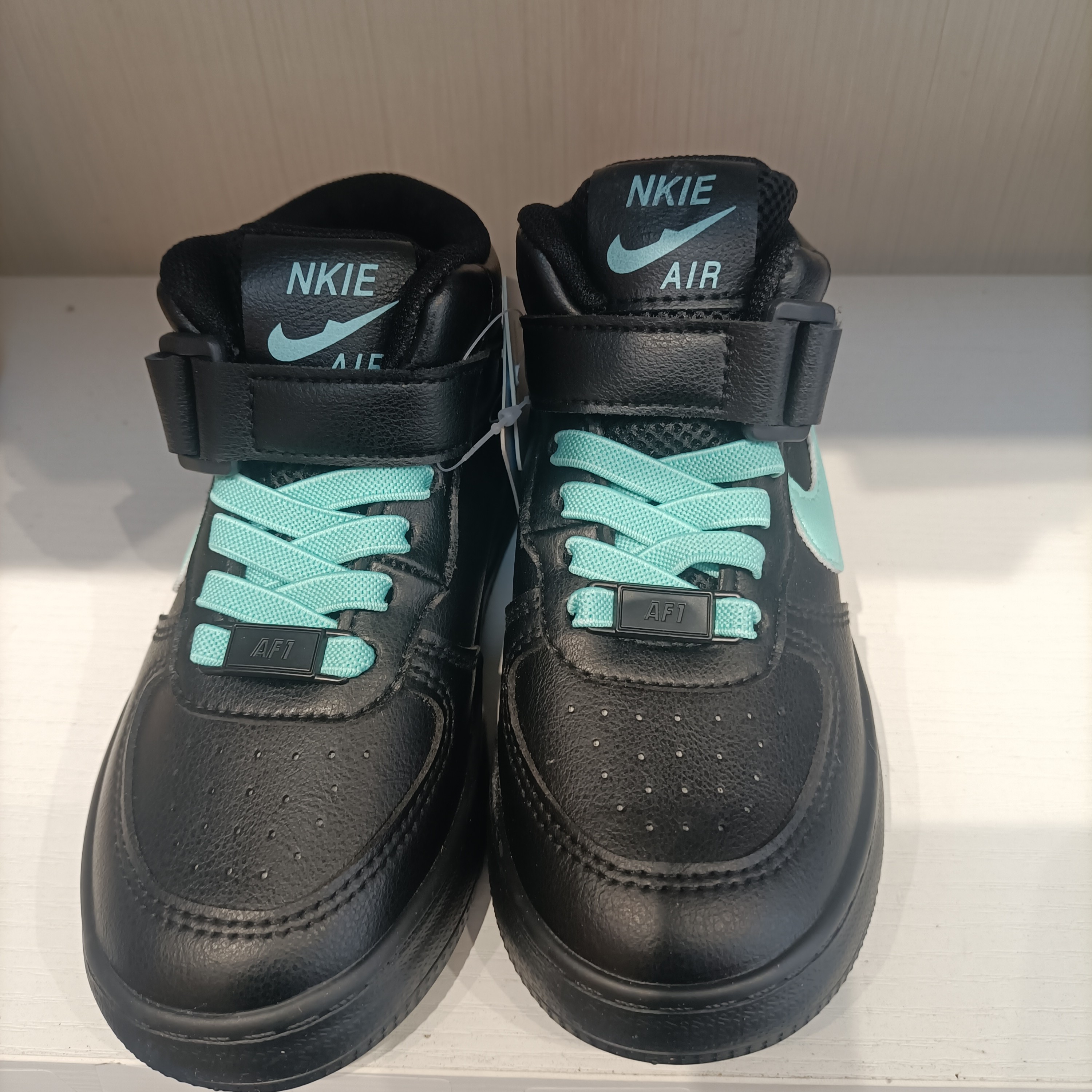 黑色皮面板鞋福利款儿童