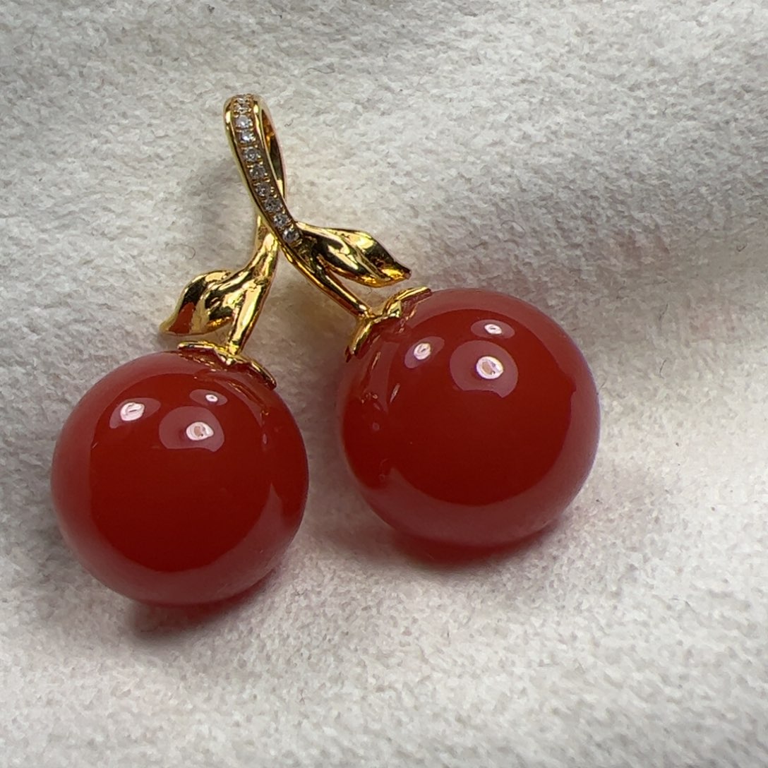 南红玛瑙吊坠18K金镶嵌