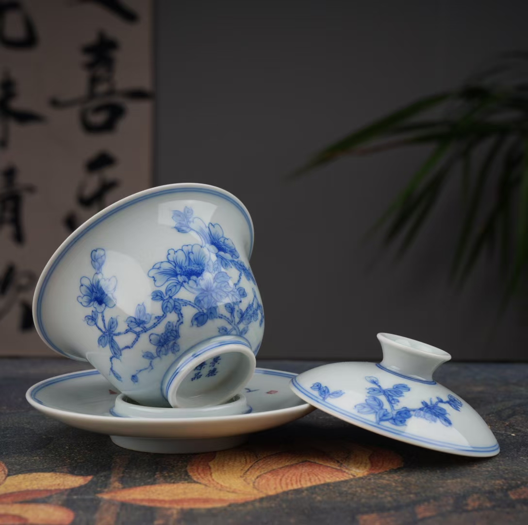 景德镇高温青花花卉盖碗