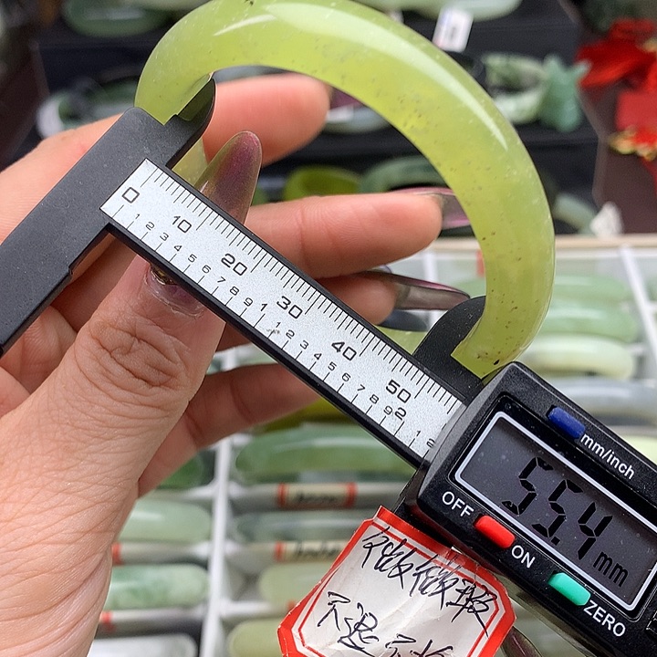 蛇纹石玉手镯未镶嵌1037