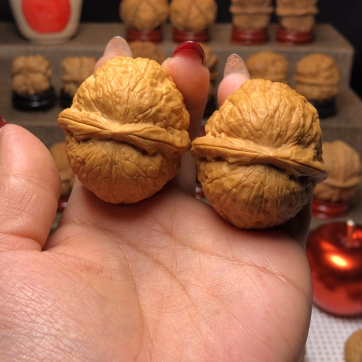 文玩核桃把件50九五玄铁