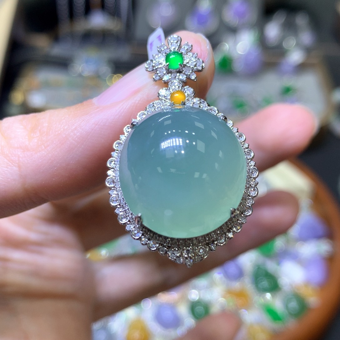 【闪购商品】翡翠颈饰18K金镶嵌翡翠吊坠项链