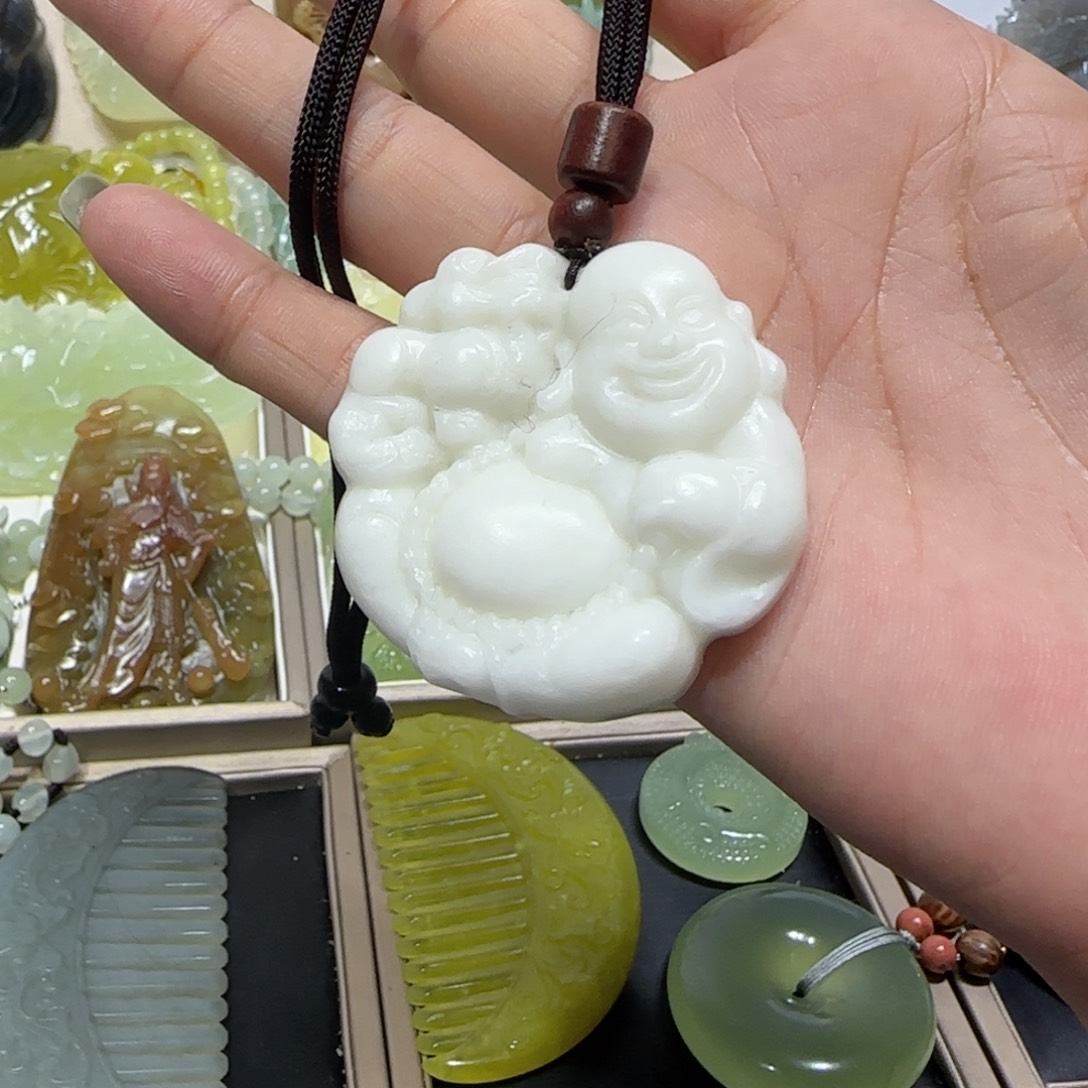 未镶嵌蛇纹石玉吊坠
