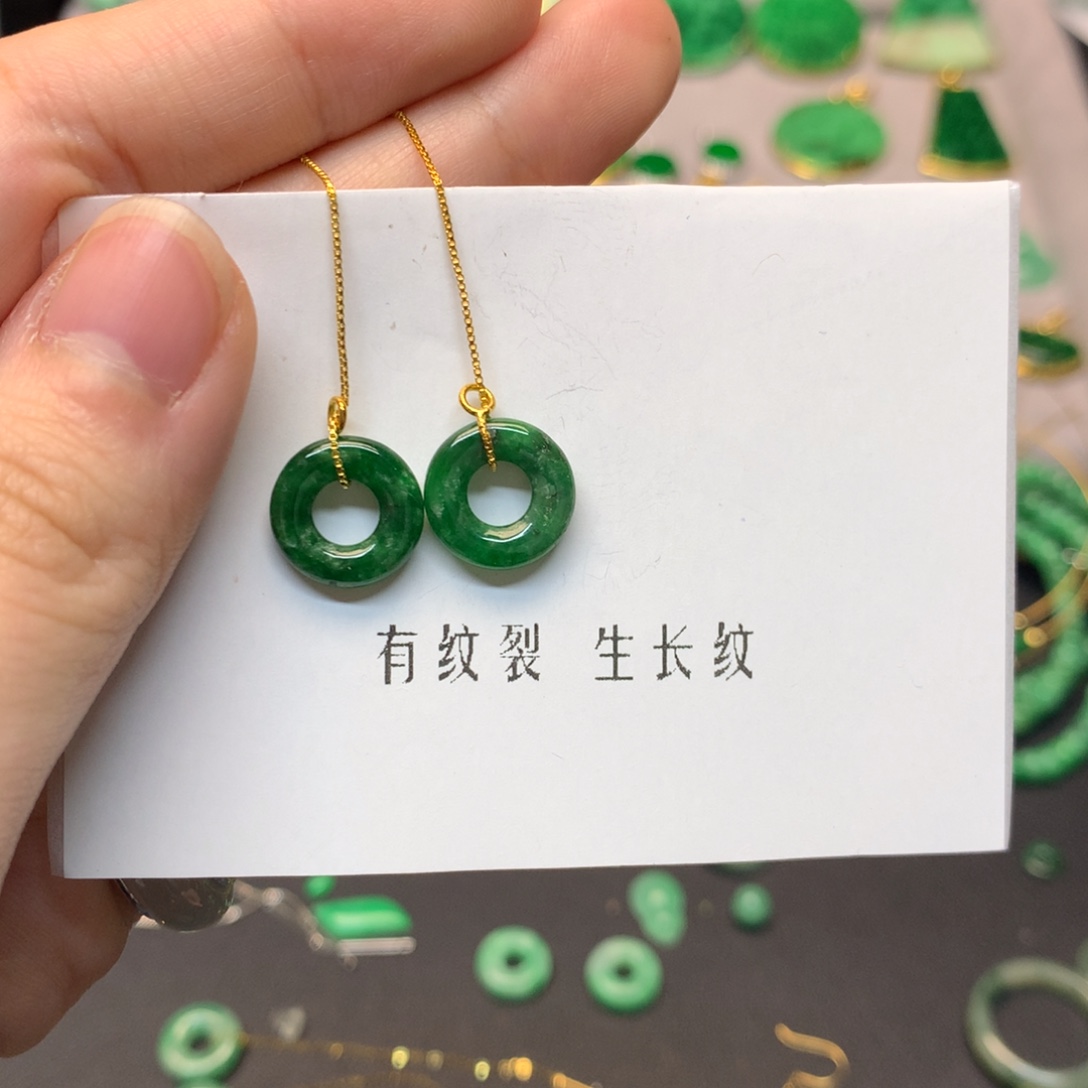 翡翠未镶嵌颈饰有纹裂