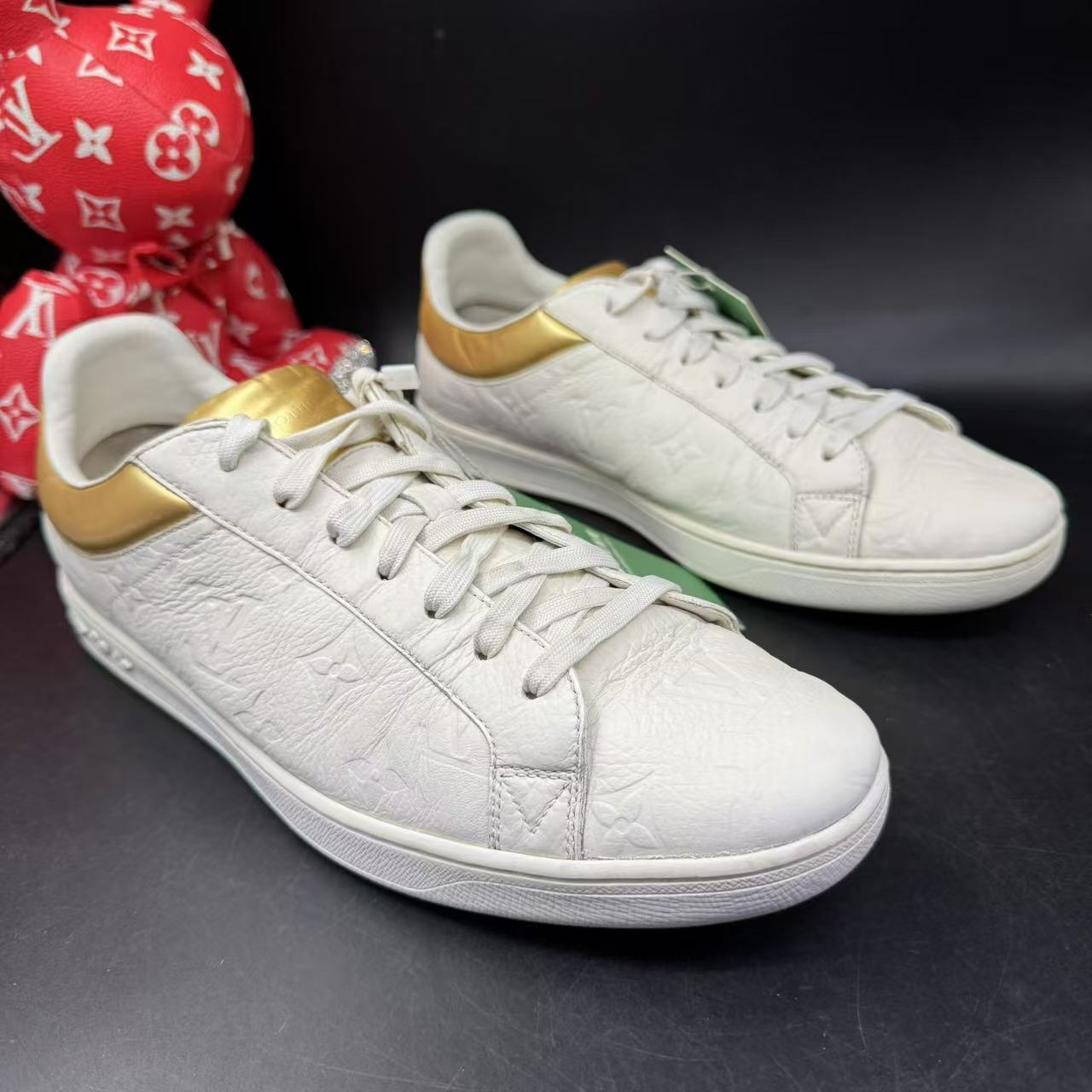 95新 LouisVuitton/路易威登 【AO特惠】41.5欧码白色压花板鞋ao490