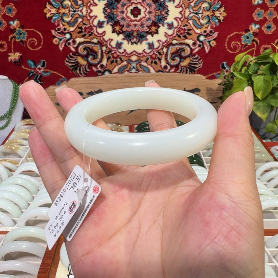 未镶嵌手镯和田玉56.6天然新疆和田玉油膏料