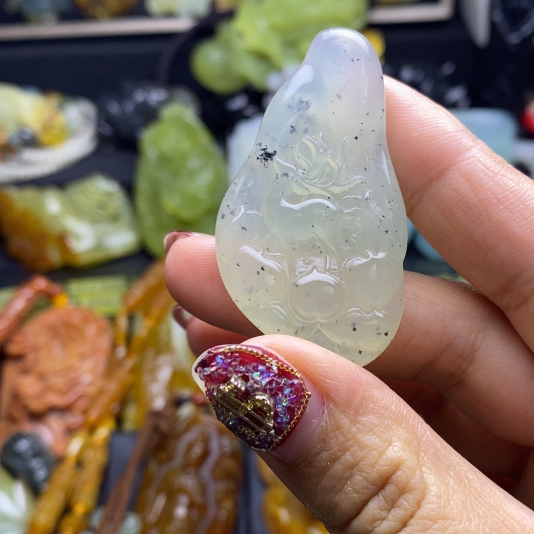 蛇纹石玉颈饰未镶嵌