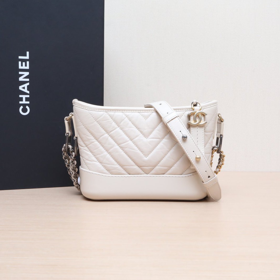 95新 Chanel/香奈儿 -100活动攀攀流浪小号 米白色 皮革C 30开包