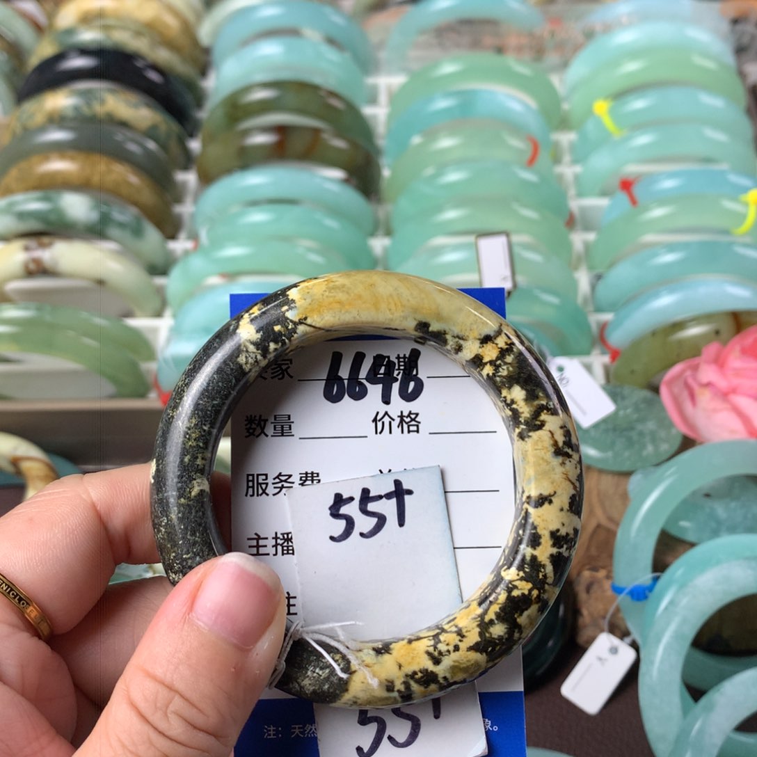 蛇纹石玉手镯未镶嵌6646