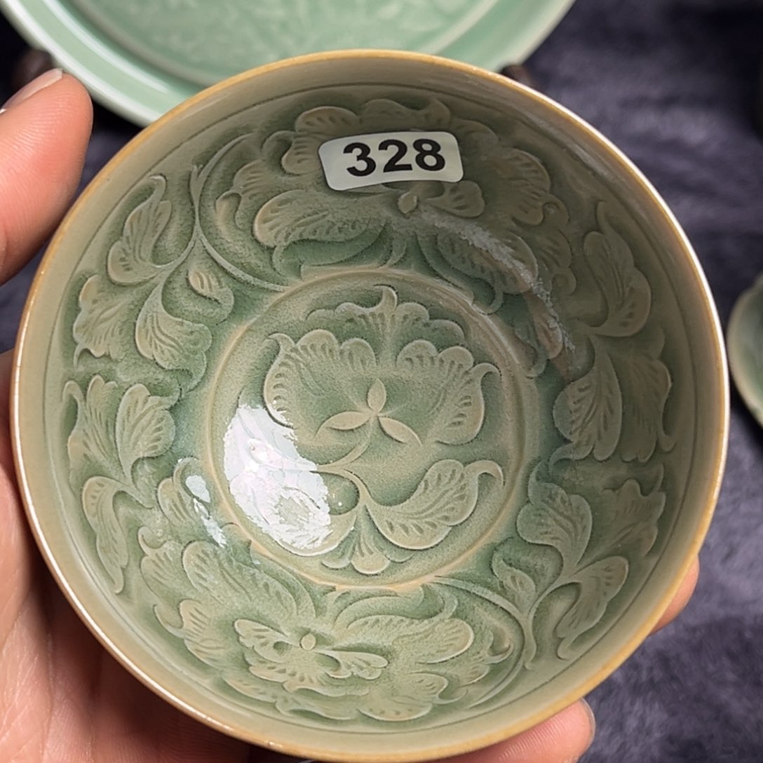 瓷手工刻花玉兰杯 328