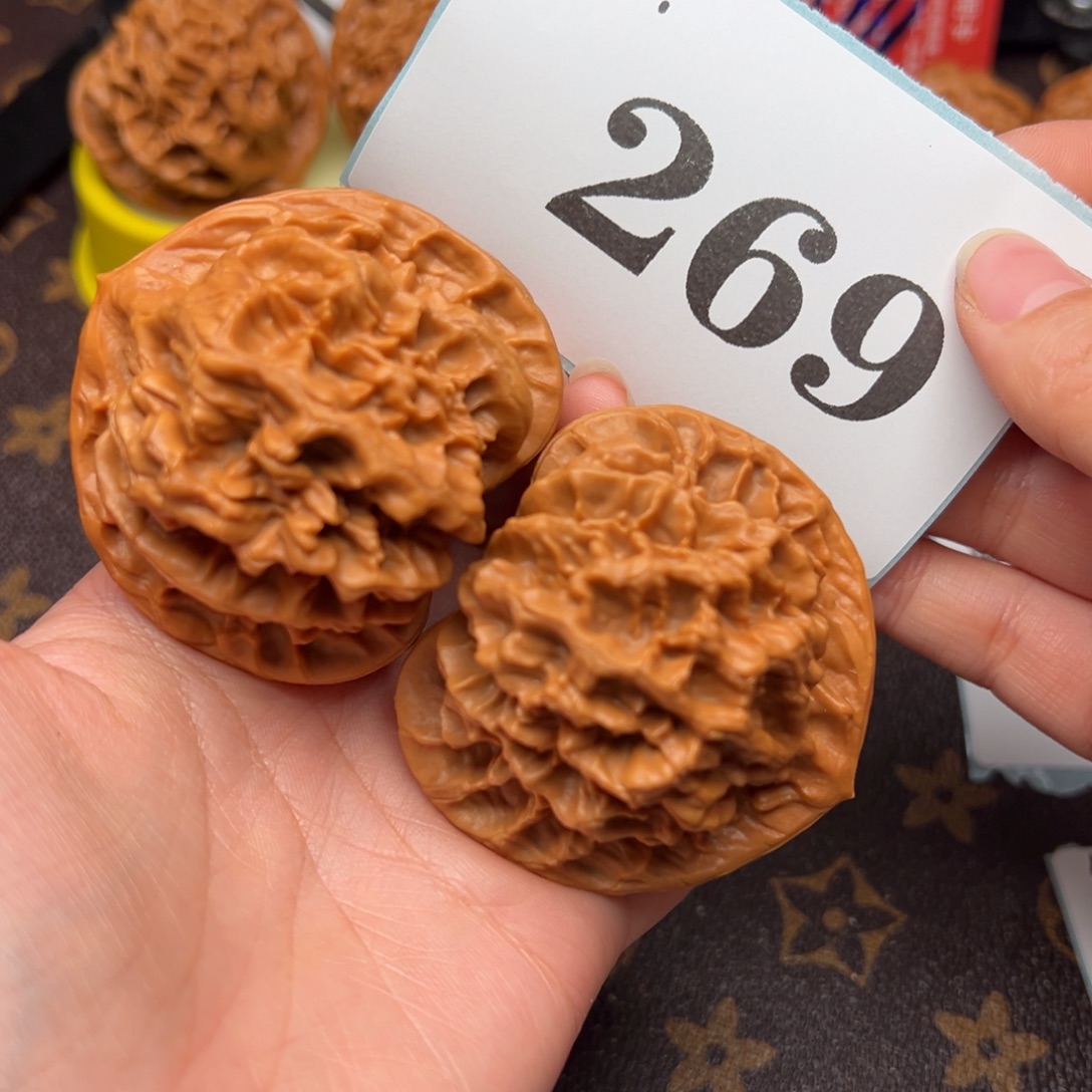 M***1把件文玩核桃5.3帝王269