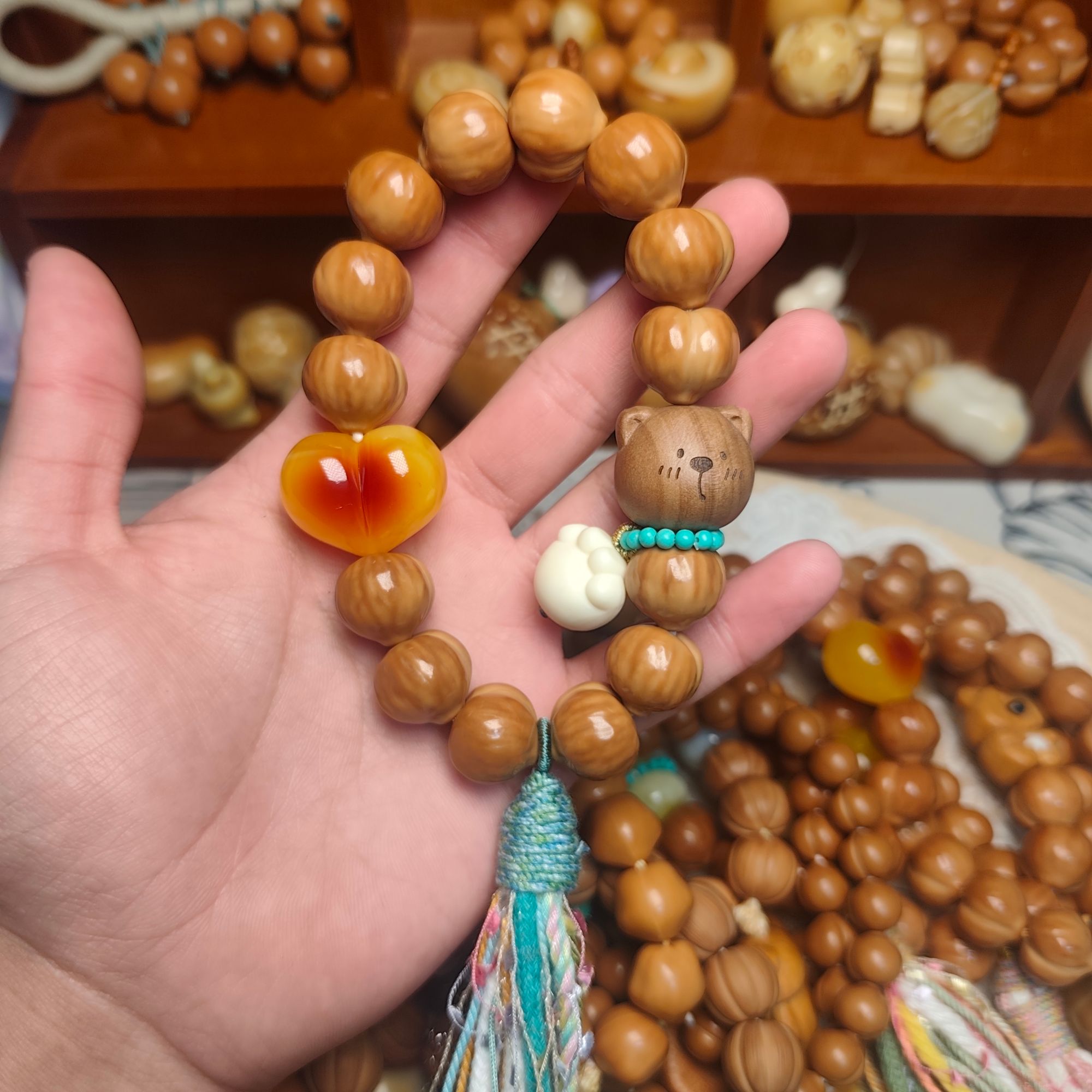 屁桃手持 全品猴头核桃精工雕刻-小熊带流苏-手作