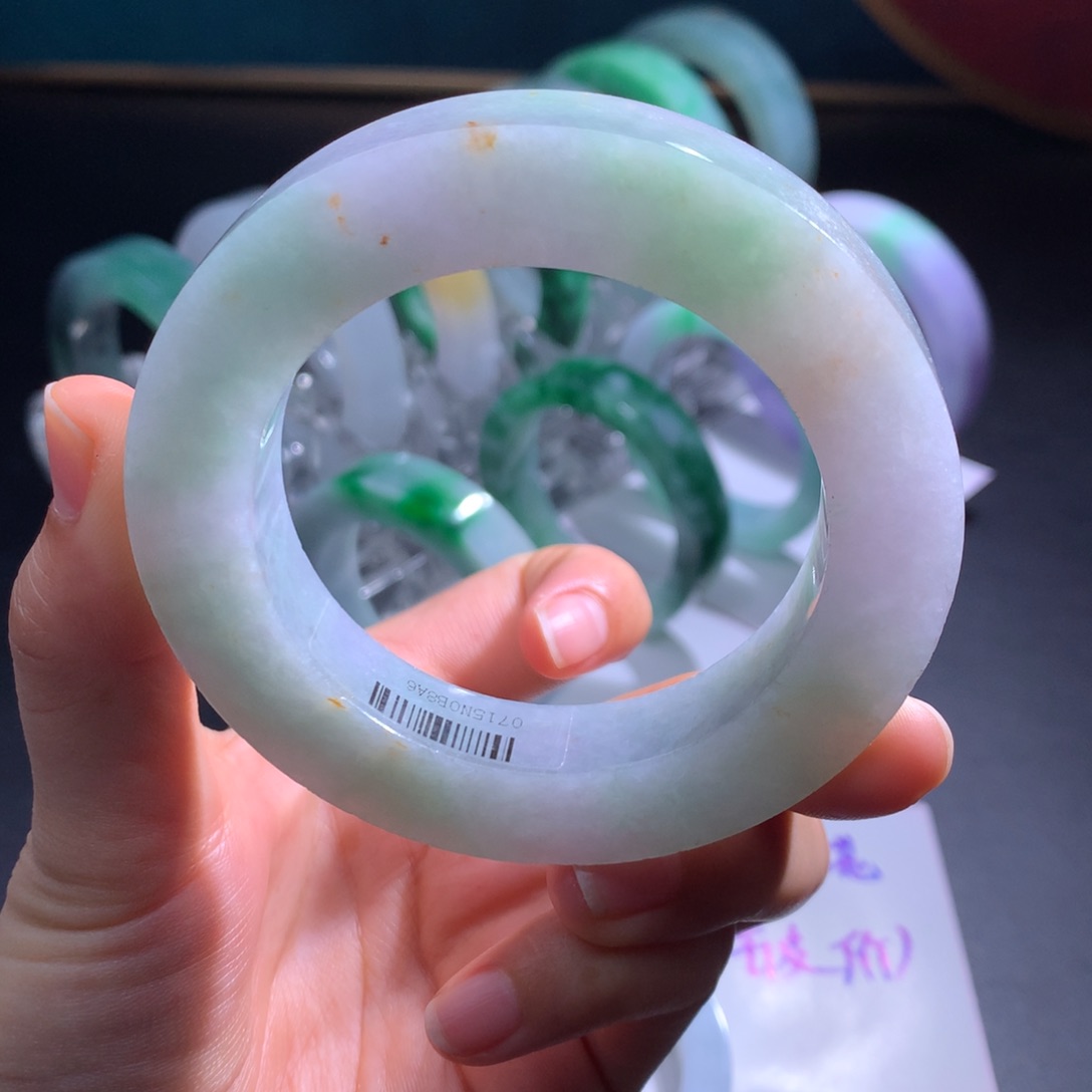 未镶嵌特价大漏三彩定制翡翠