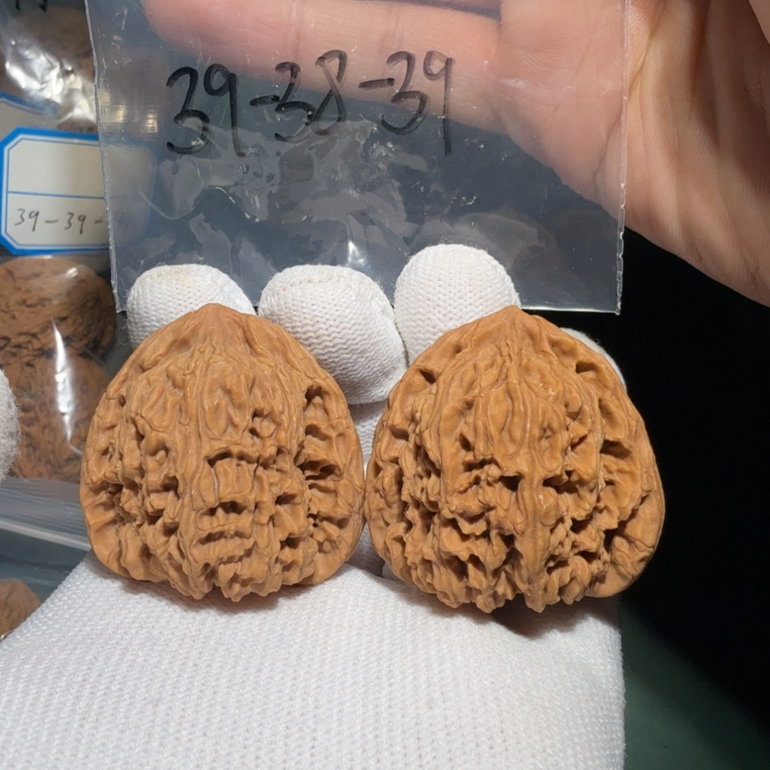 吊坠文玩核桃南疆三角024