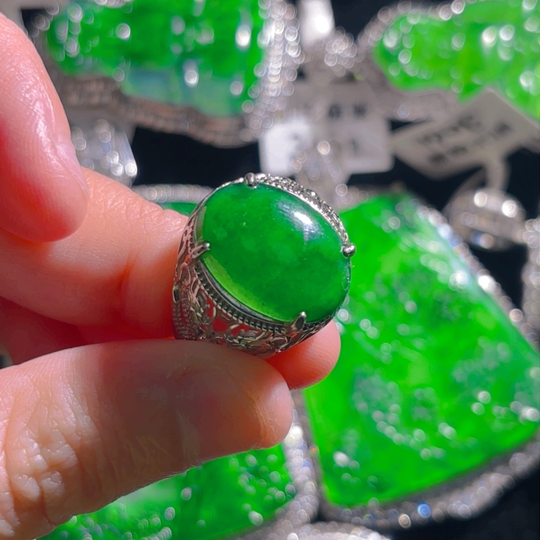 翡翠颈饰银S925镶嵌蛋面