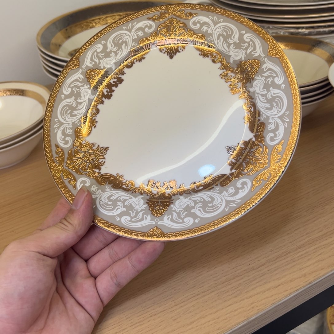 瓷片8寸平盘两个一单尾单