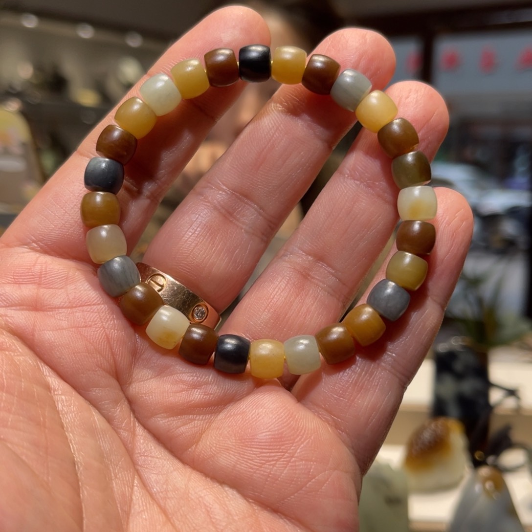 和田玉颈饰未镶嵌