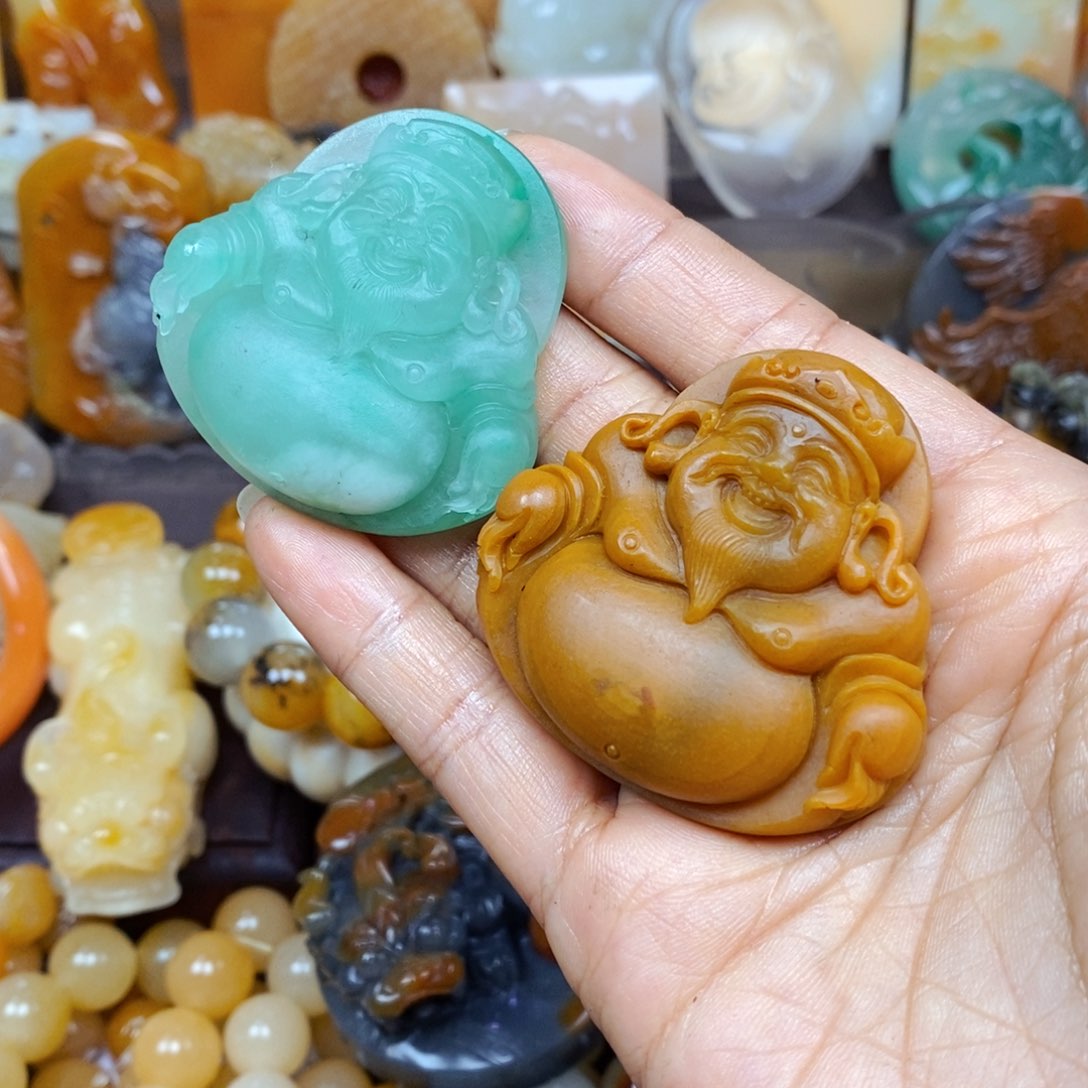 石英质玉（黄龙玉）颈饰未镶嵌