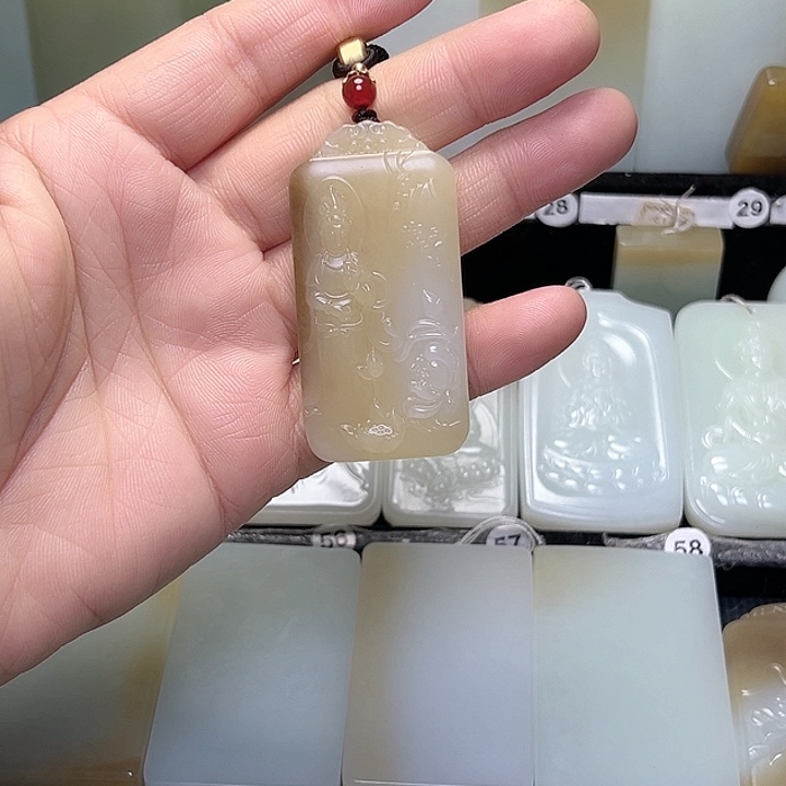 和田玉未镶嵌和田玉百****品