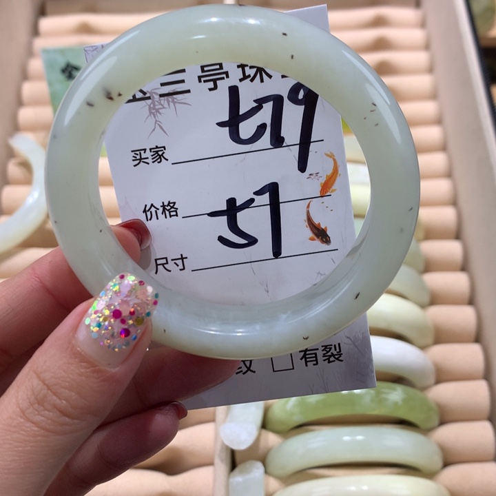 蛇纹石玉手镯未镶嵌