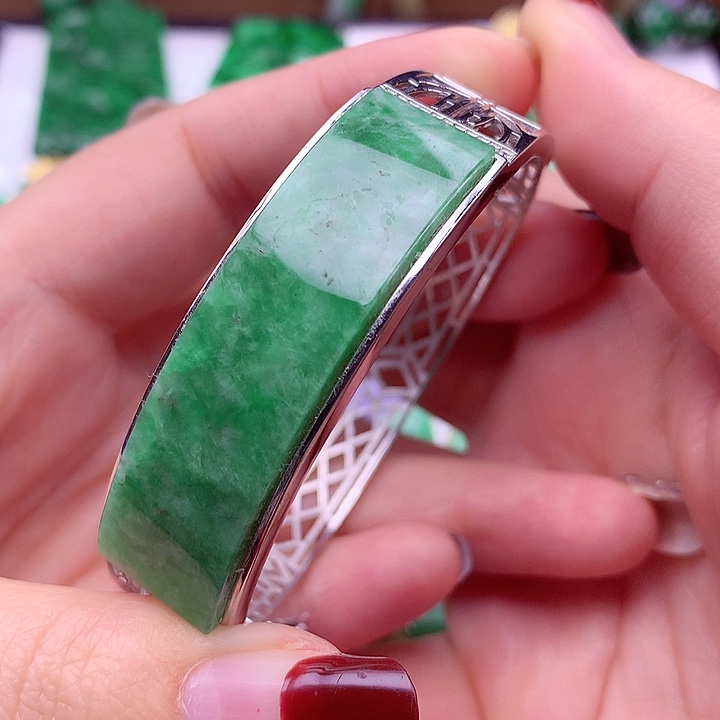 翡翠颈饰银S925镶嵌翡翠