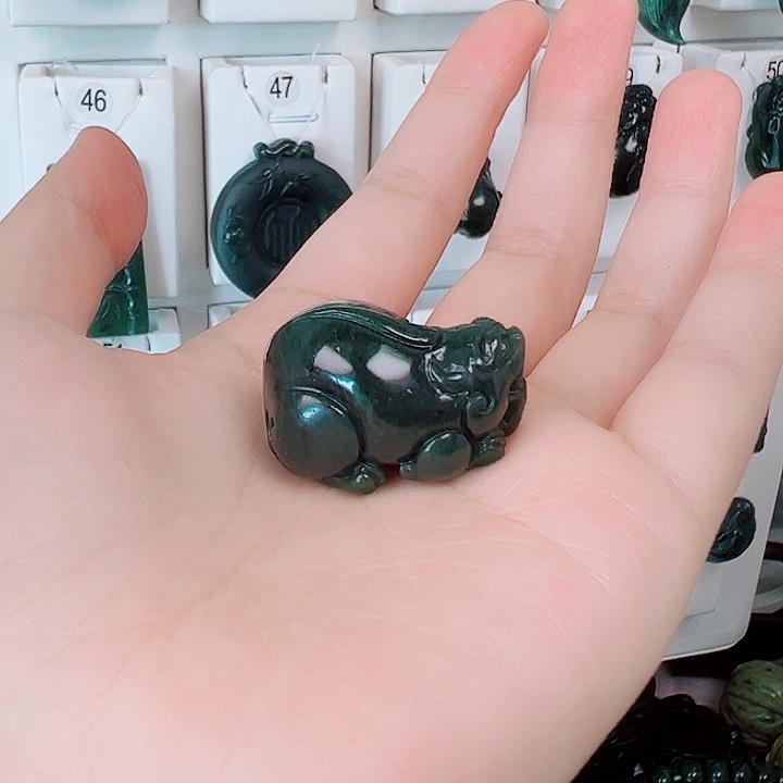 蛇纹石玉颈饰未镶嵌