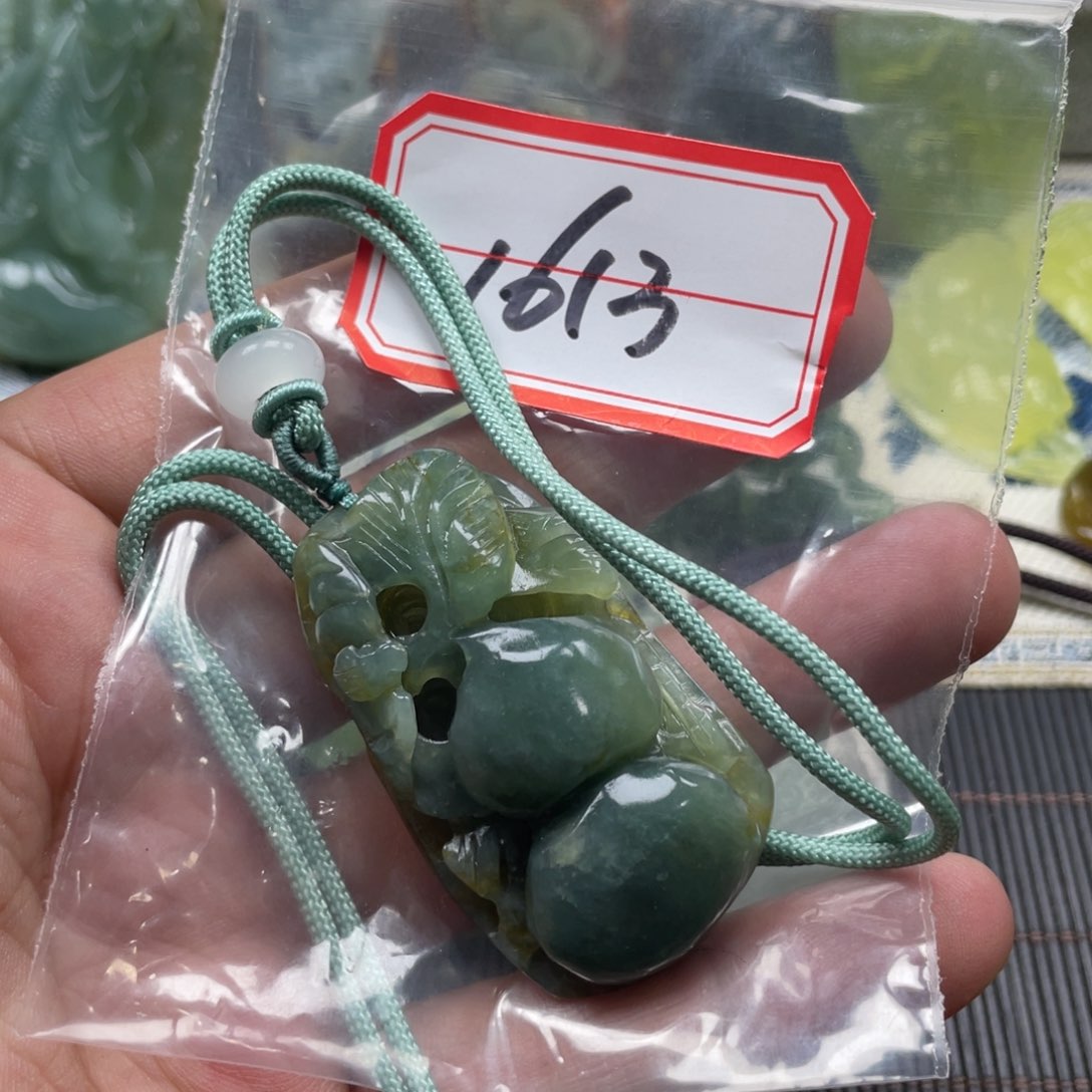 蛇纹石玉颈饰未镶嵌吊坠