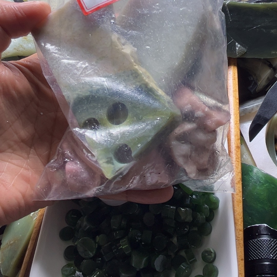 厉***晨和田玉（糖玉）未镶嵌挂件