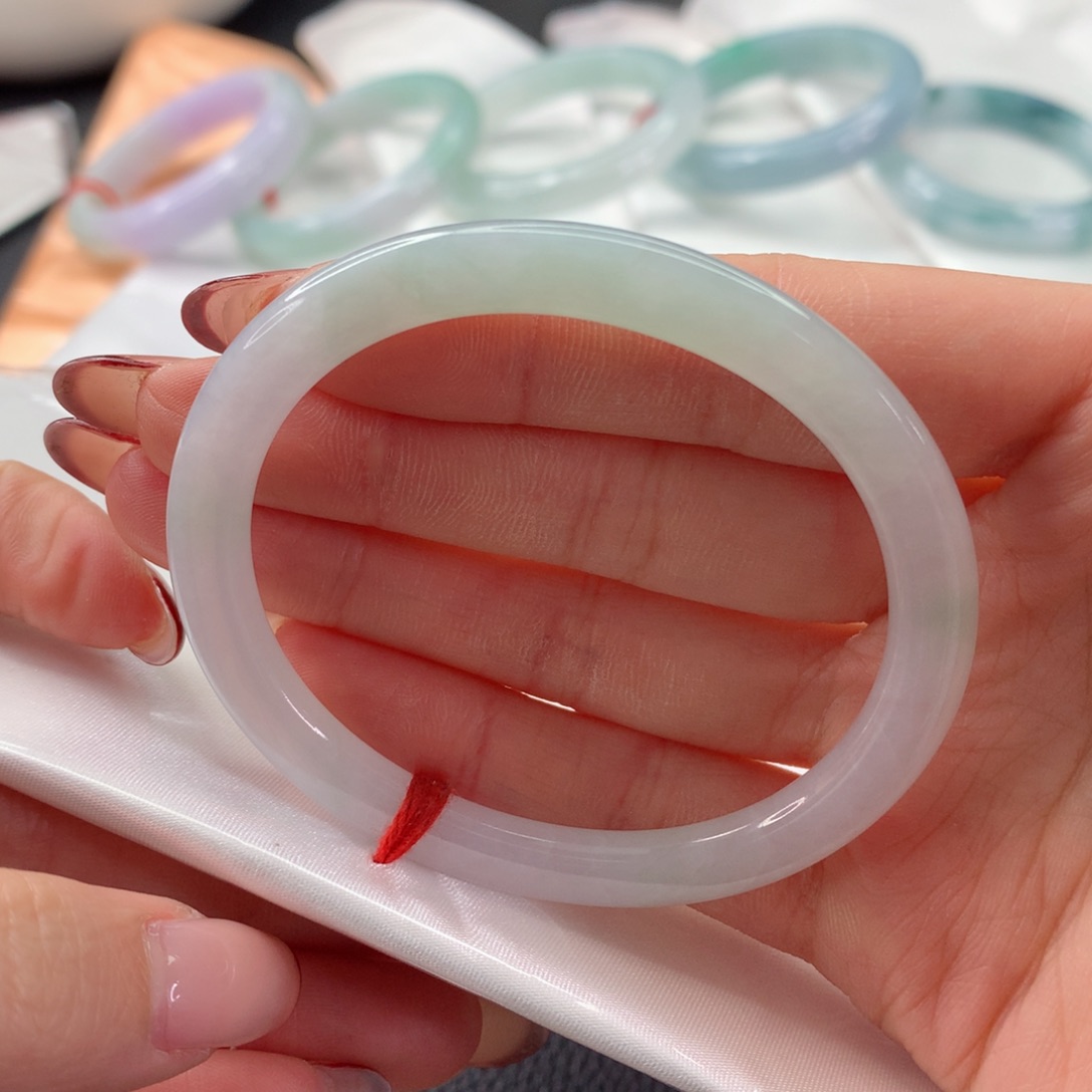 翡翠手镯（圆镯）未镶嵌55贵妃