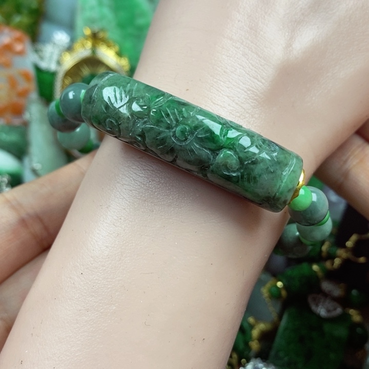 翡翠未镶嵌吊坠(赠链)