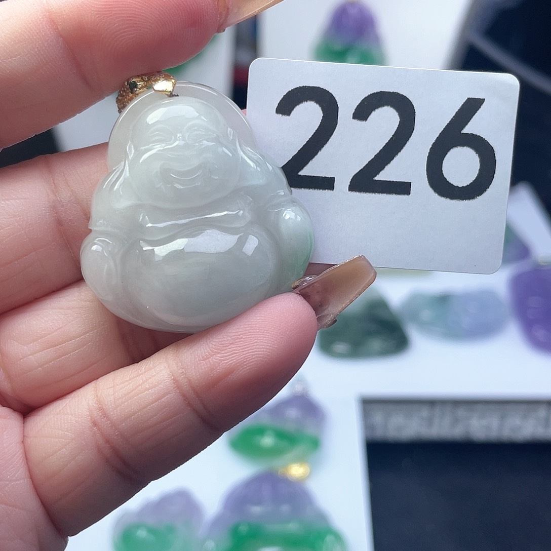 翡翠吊坠(赠链)未镶嵌