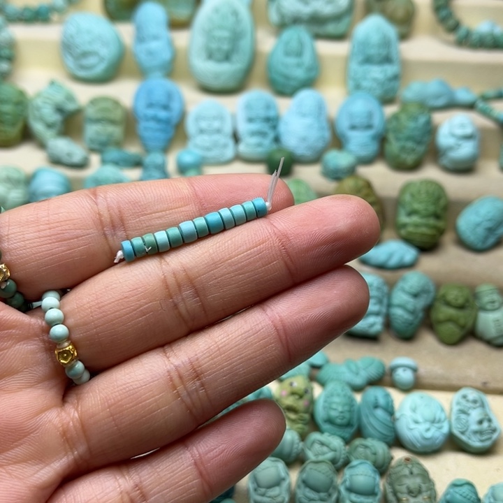 绿松石未镶嵌颈饰