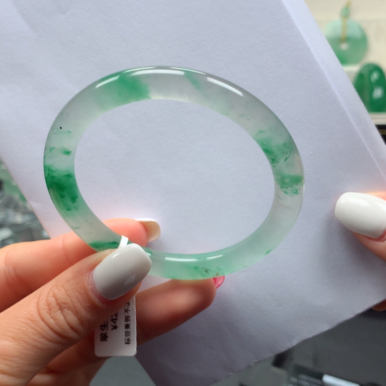 【闪购商品】石英质玉手镯未镶嵌小*蝶