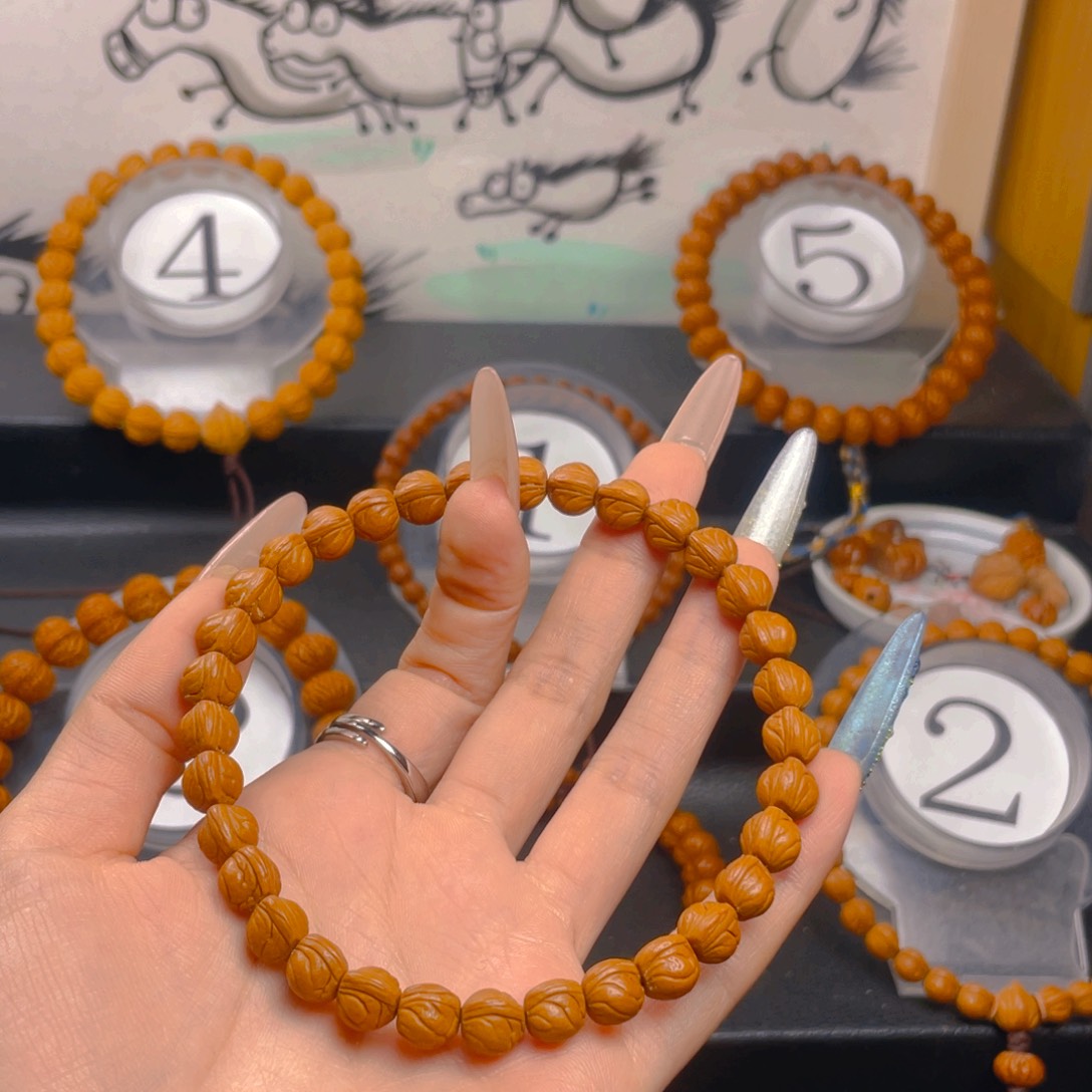 有***日桃核吊坠0.8888888888888