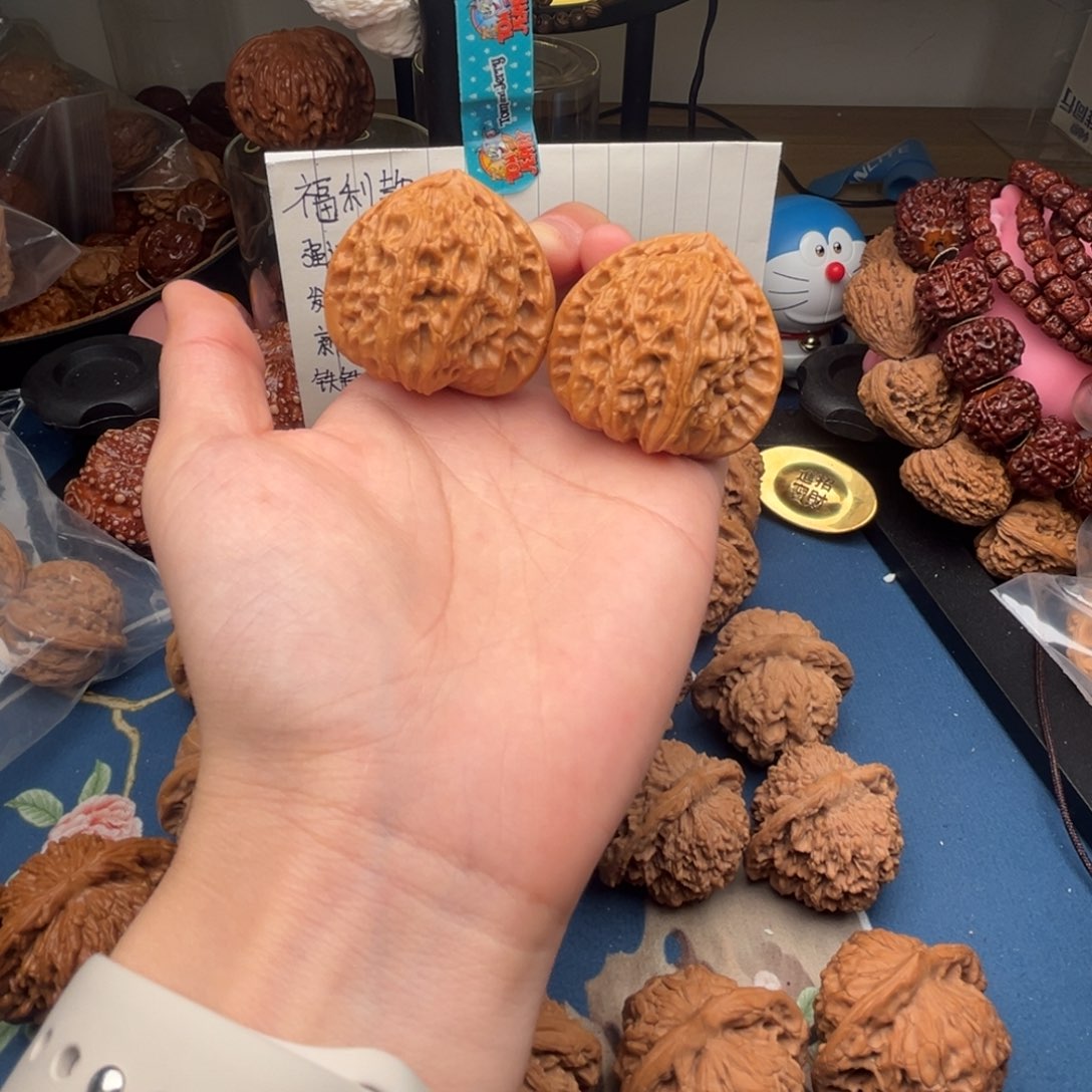 文玩核桃吊坠40三角白微修