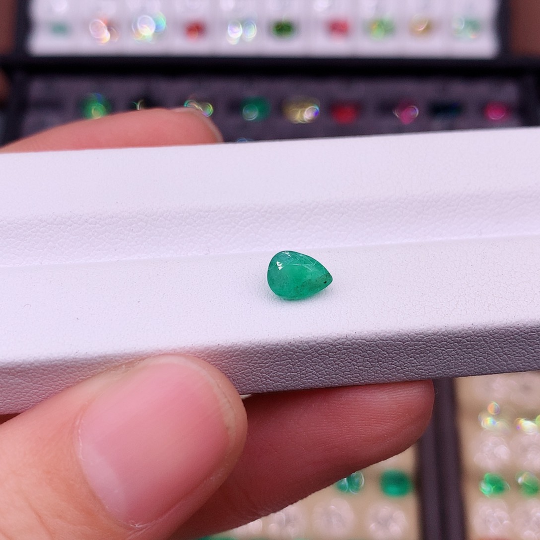 祖母绿裸石未镶嵌