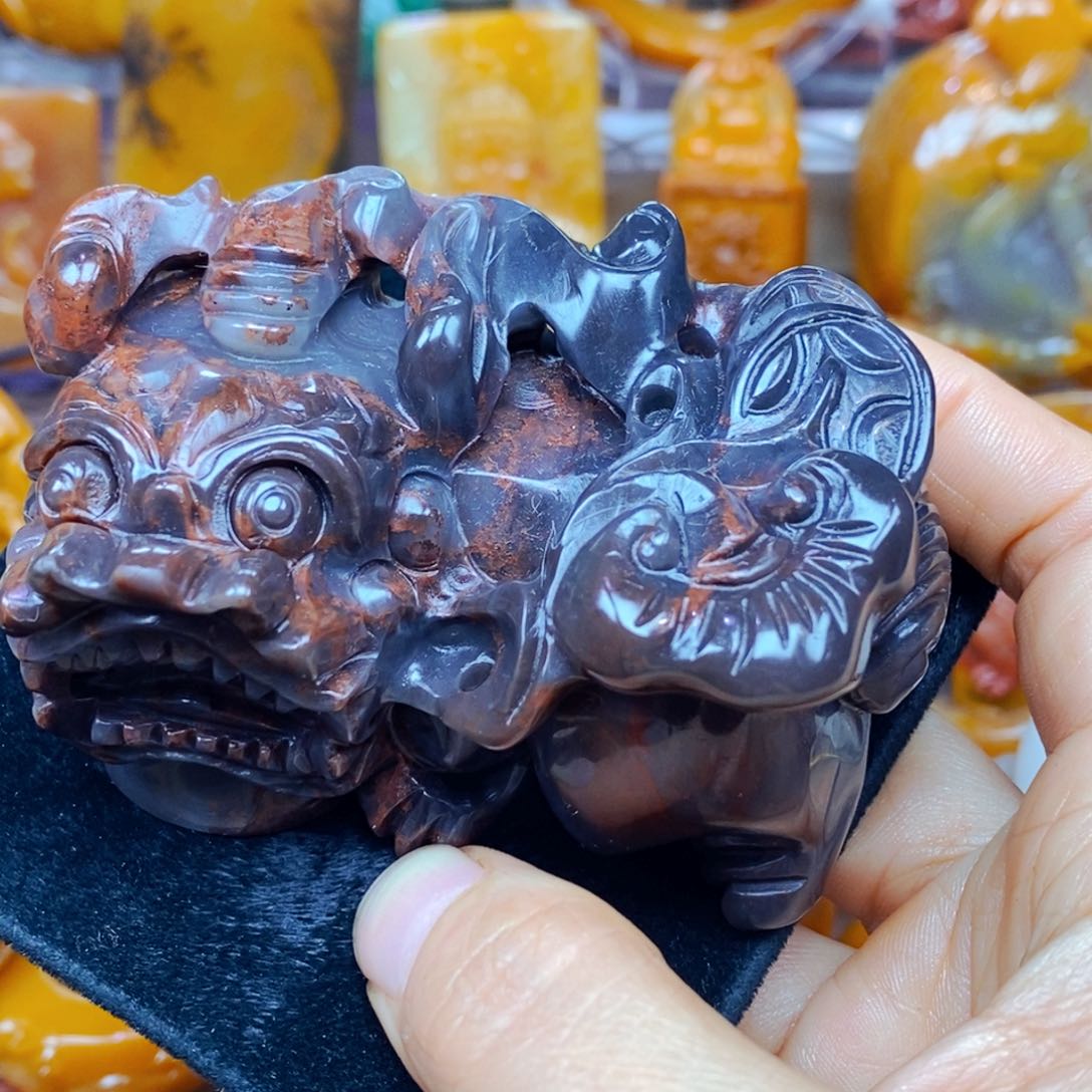 未镶嵌石英质玉（黄龙玉）颈饰