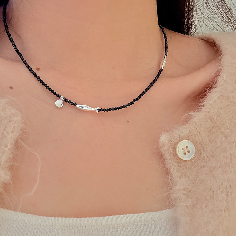 吊坠925银 925纯银小鱼圆牌项链女简约手工设计时髦个性锁骨链