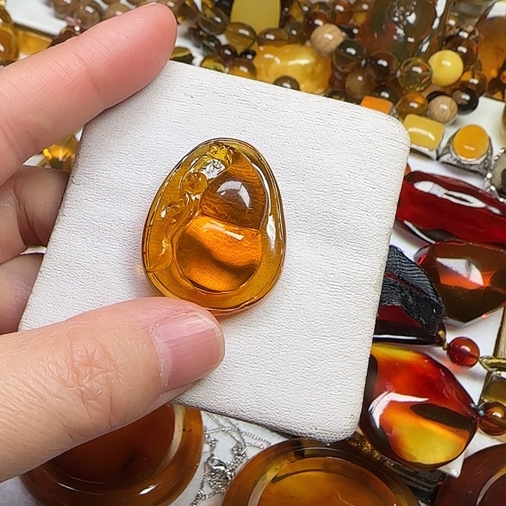 琥珀颈饰未镶嵌天然缅甸琥珀血红茶葫芦吊坠7克