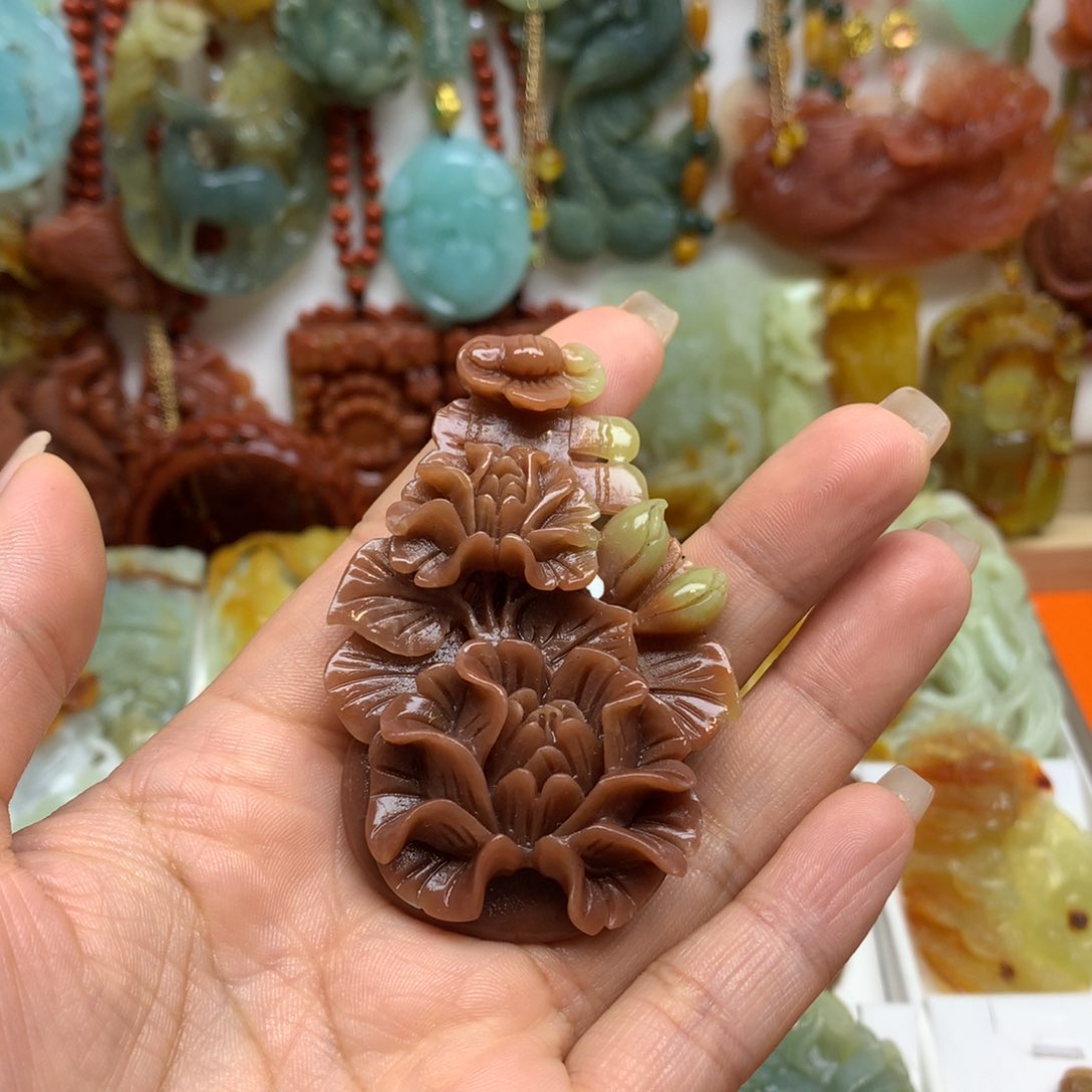 蛇纹石玉颈饰未镶嵌好**嗷