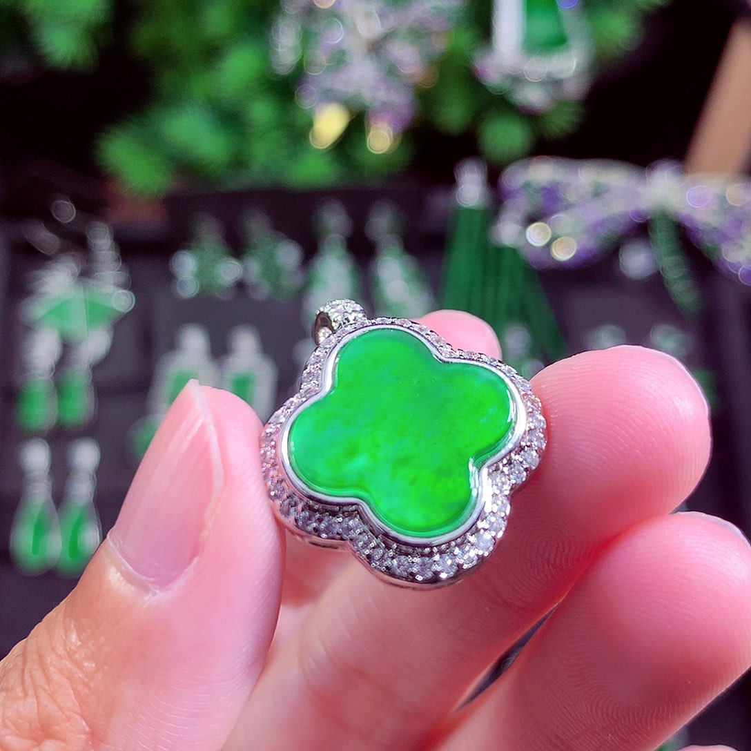 颈饰未镶嵌翡翠天然