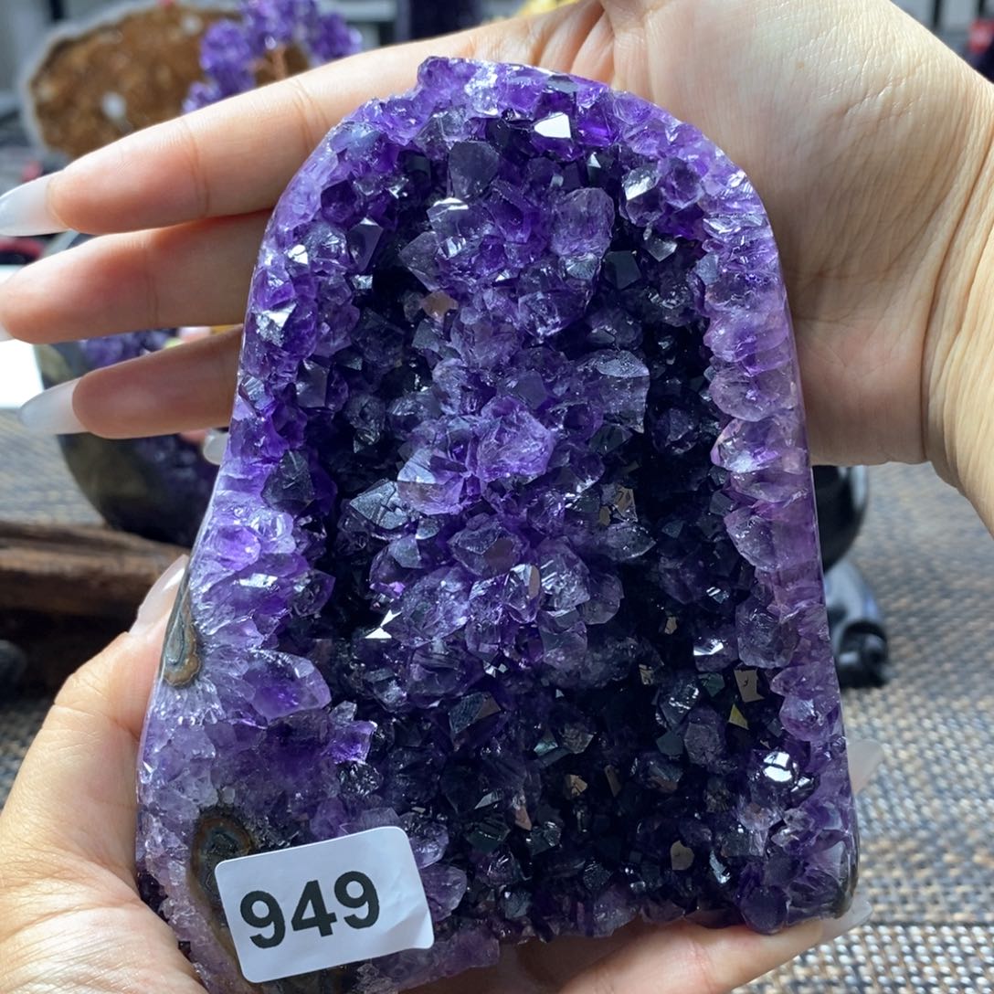 紫晶未镶嵌大型摆件（非配饰）