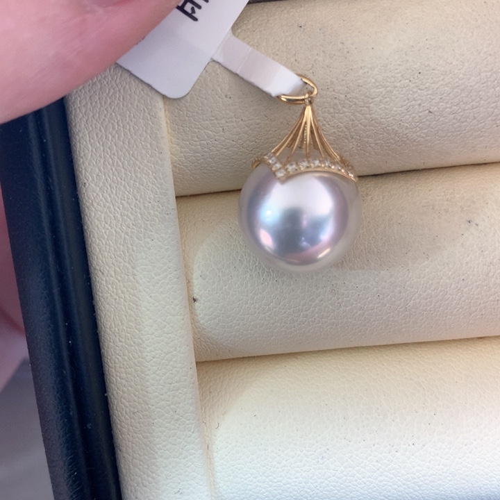 颈饰18K金镶嵌海水珍珠