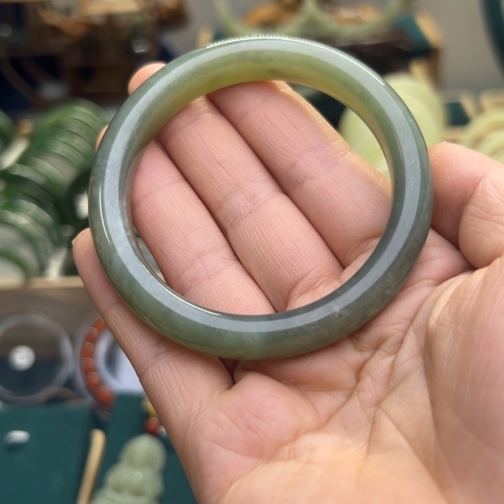 和田玉手镯未镶嵌56.6圈围7044