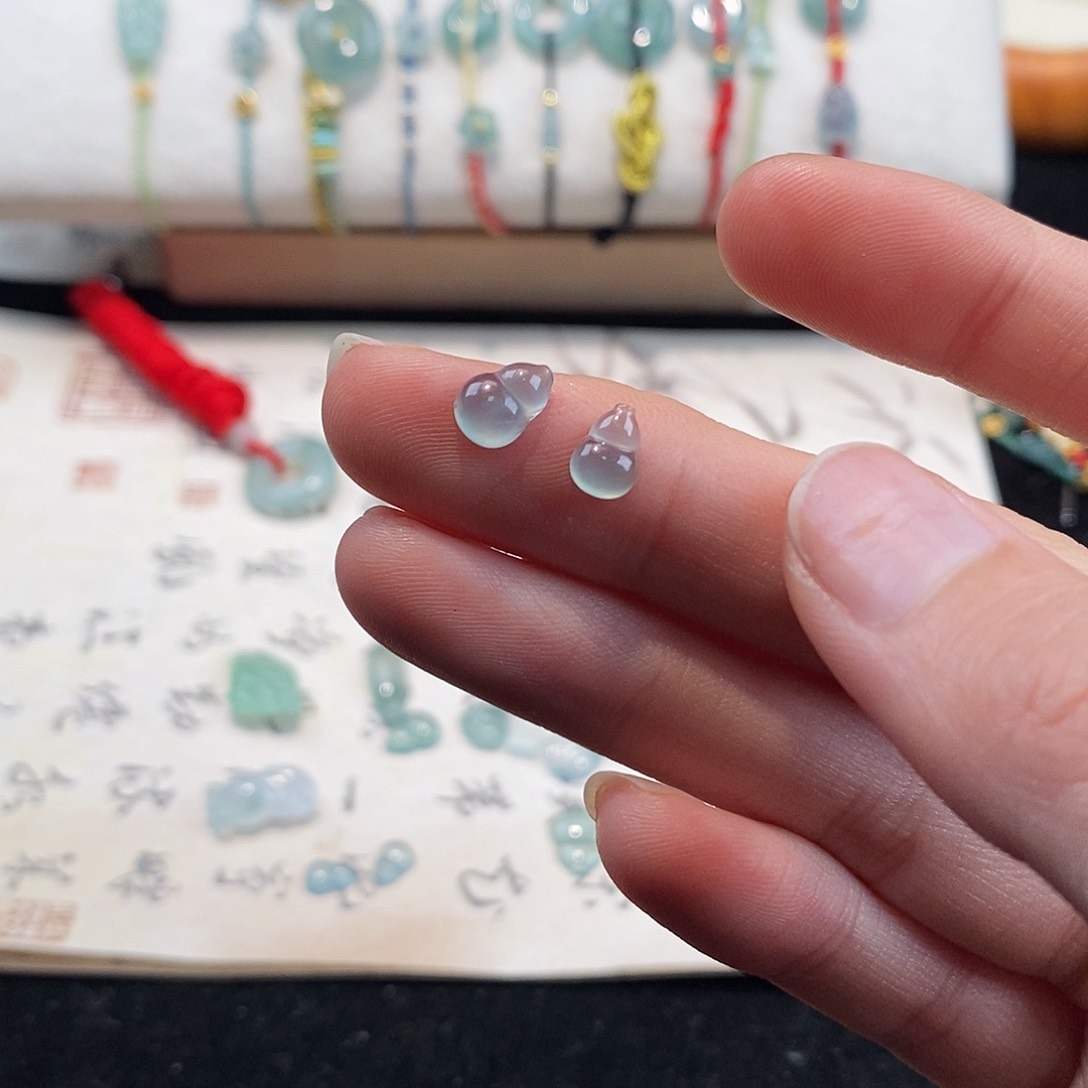 翡翠颈饰未镶嵌?*天然翡翠