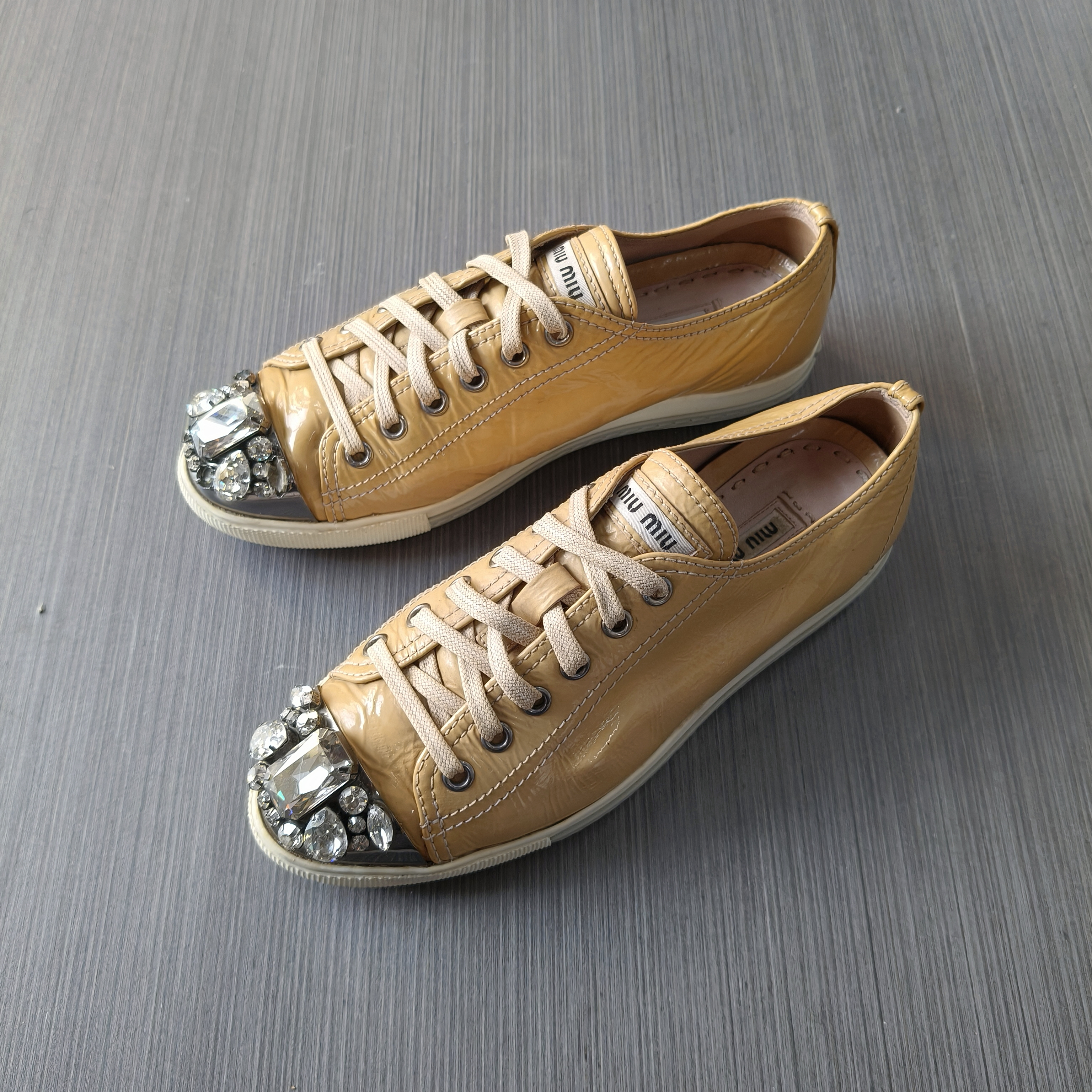 90新 MIU MIU/缪缪 36.5码/浅棕色 低帮时尚休闲百搭板鞋