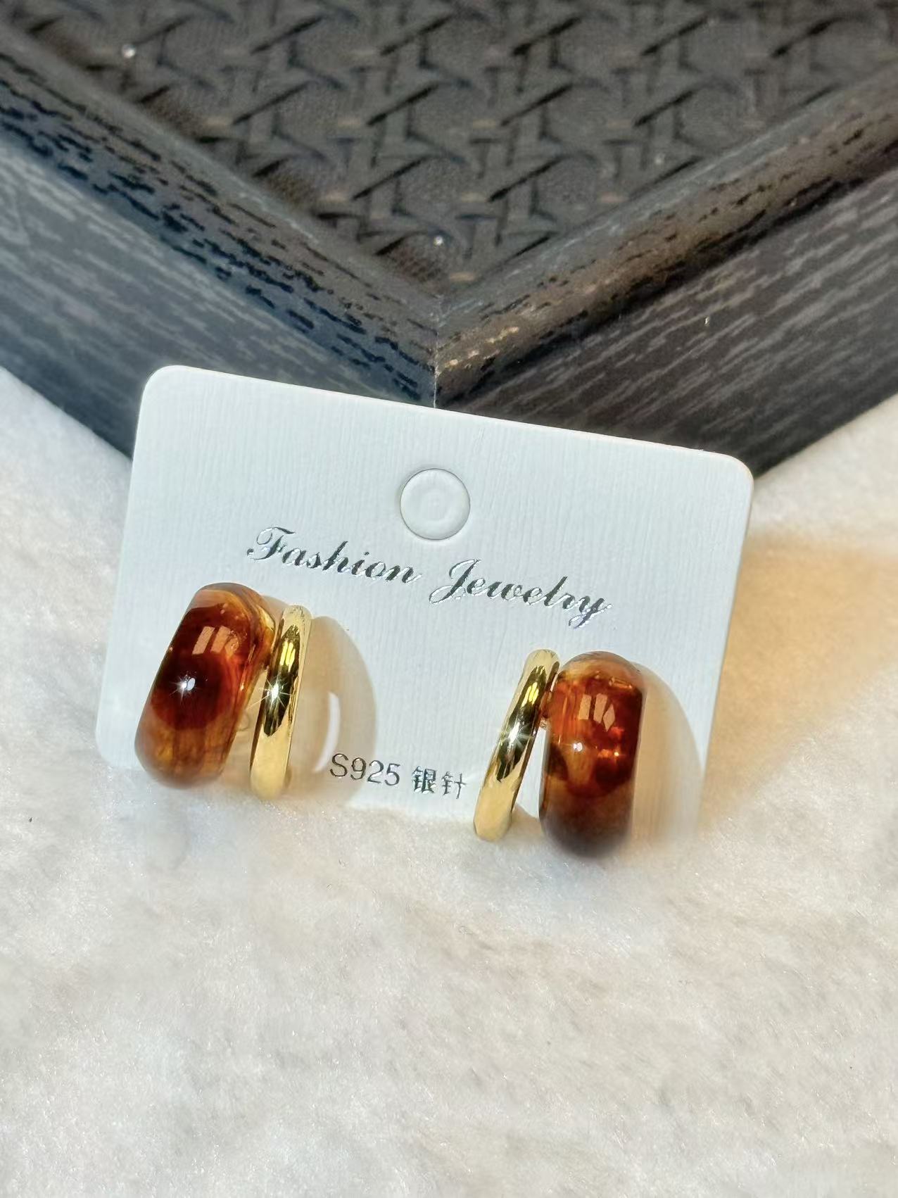 铜合金合成锆石耳饰 焦糖金环扣