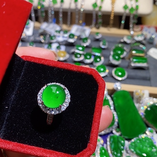 翡翠未镶嵌戒指戒指