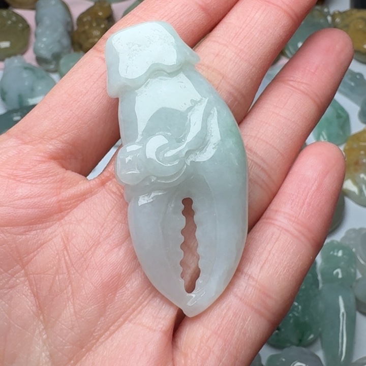 翡翠未镶嵌颈饰蟹钳